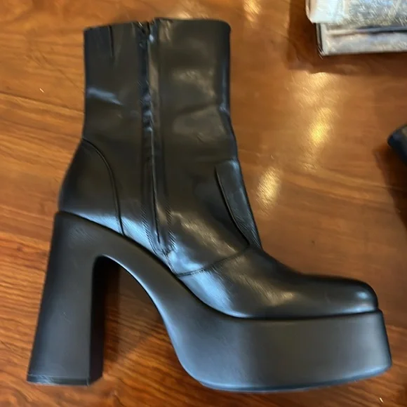 Gianni Bini Levi Tate Leather Platform Black Mid Boots - Picture 8 of 11